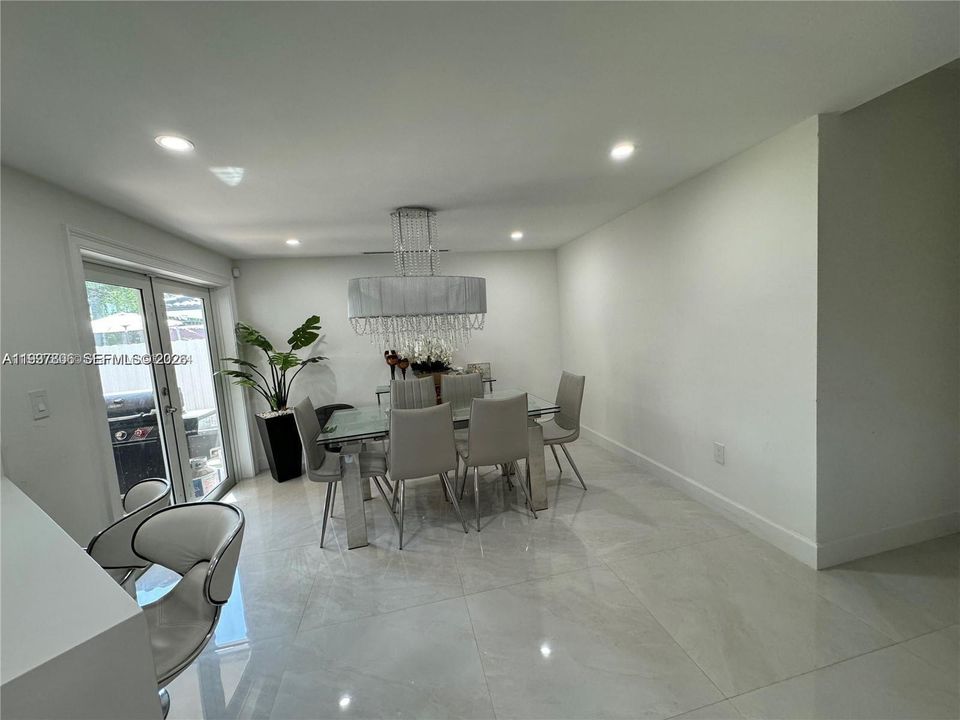 En Venta: $749,000 (3 camas, 2 baños, 1744 Pies cuadrados)