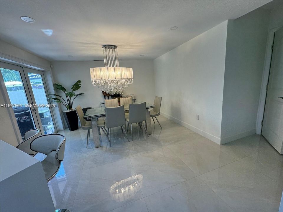 En Venta: $749,000 (3 camas, 2 baños, 1744 Pies cuadrados)