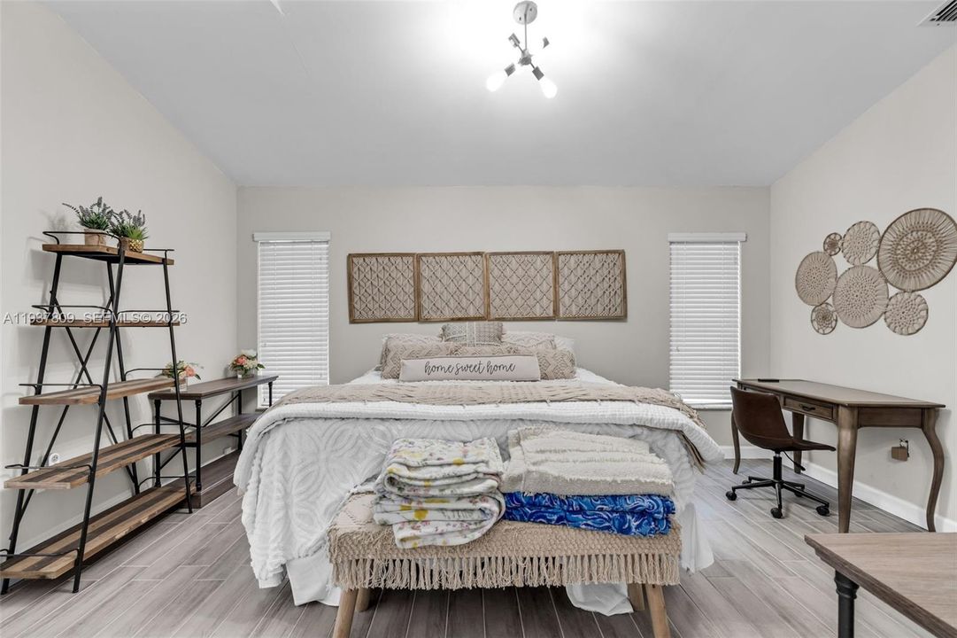 En Venta: $419,900 (2 camas, 2 baños, 1121 Pies cuadrados)