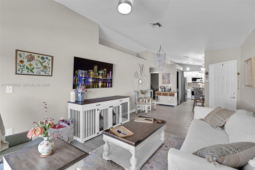 En Venta: $419,900 (2 camas, 2 baños, 1121 Pies cuadrados)