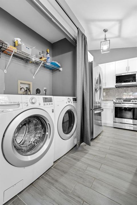 En Venta: $419,900 (2 camas, 2 baños, 1121 Pies cuadrados)