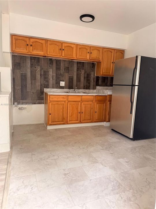 В аренду: $2,000 (2 спален, 1 ванн, 9234 Квадратных фут)