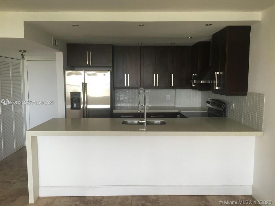 出租: $1,950 (1 贝兹, 1 浴室, 699 平方英尺)