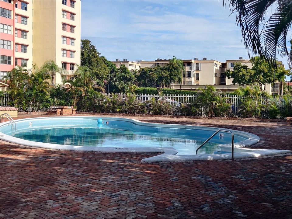 出租: $1,950 (1 贝兹, 1 浴室, 699 平方英尺)