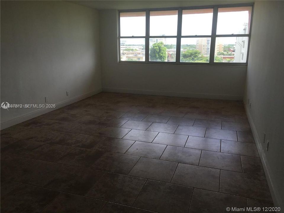 出租: $1,950 (1 贝兹, 1 浴室, 699 平方英尺)