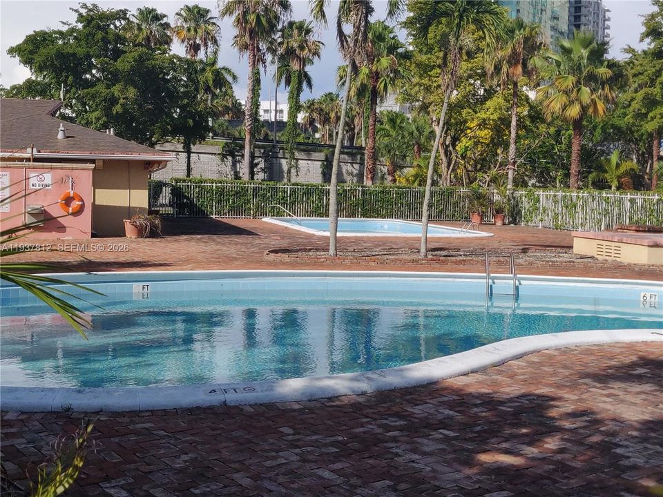 出租: $1,950 (1 贝兹, 1 浴室, 699 平方英尺)