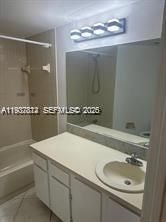 En Venta: $220,000 (2 camas, 2 baños, 890 Pies cuadrados)