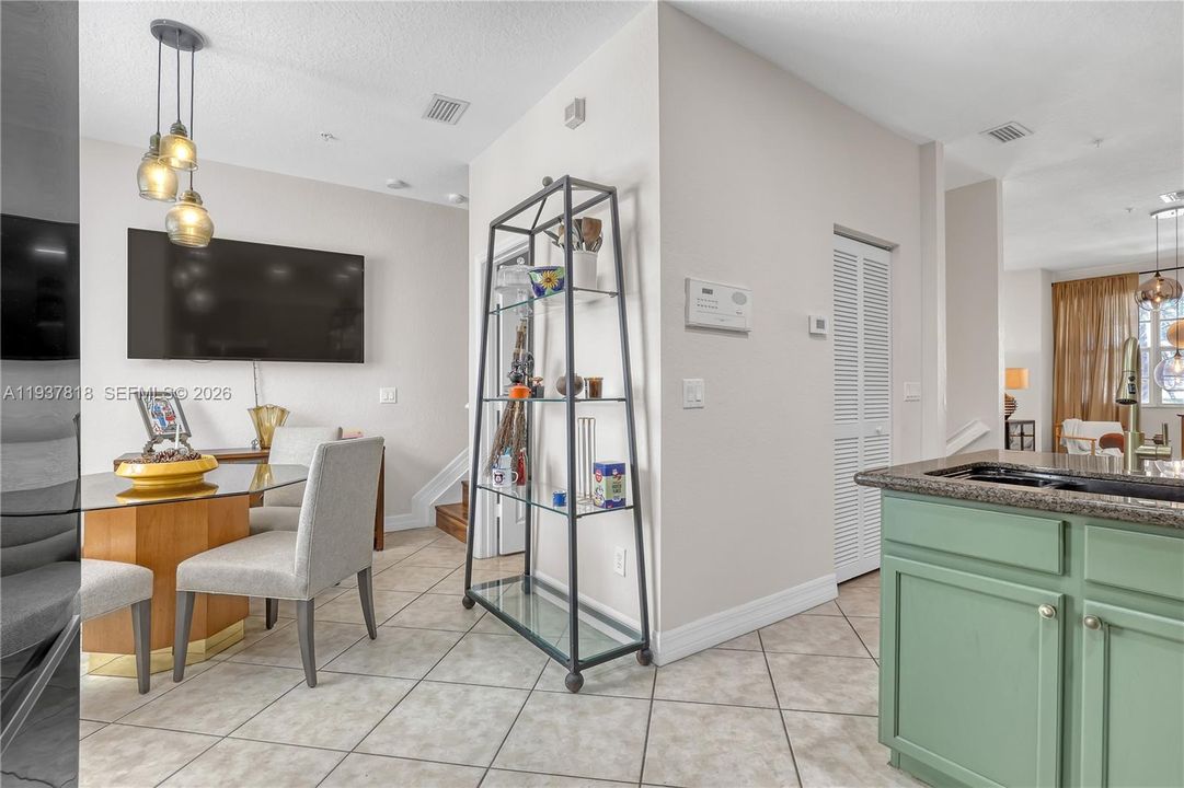 En Venta: $474,999 (3 camas, 2 baños, 1499 Pies cuadrados)