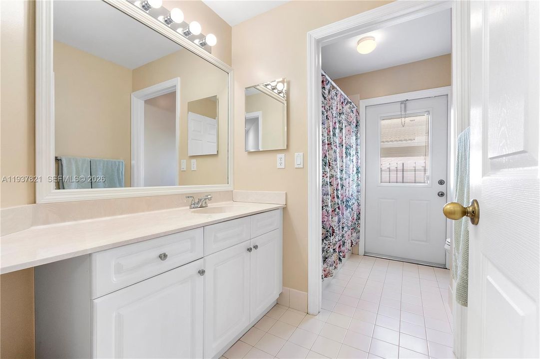 待售: $770,000 (4 贝兹, 2 浴室, 2298 平方英尺)