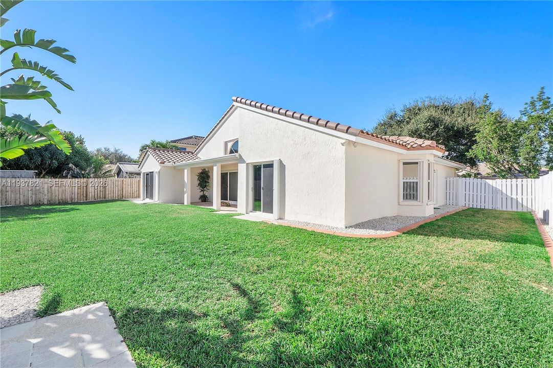 待售: $770,000 (4 贝兹, 2 浴室, 2298 平方英尺)