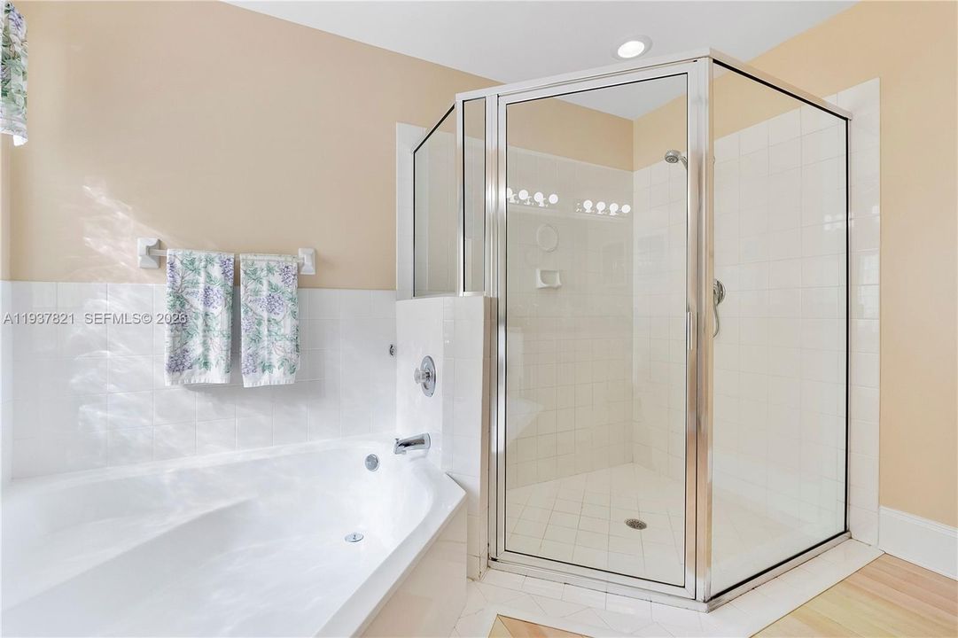 待售: $770,000 (4 贝兹, 2 浴室, 2298 平方英尺)