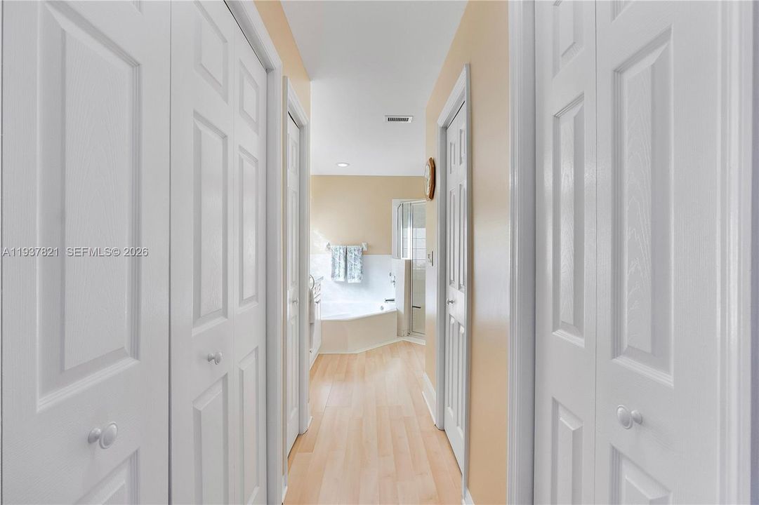 待售: $770,000 (4 贝兹, 2 浴室, 2298 平方英尺)