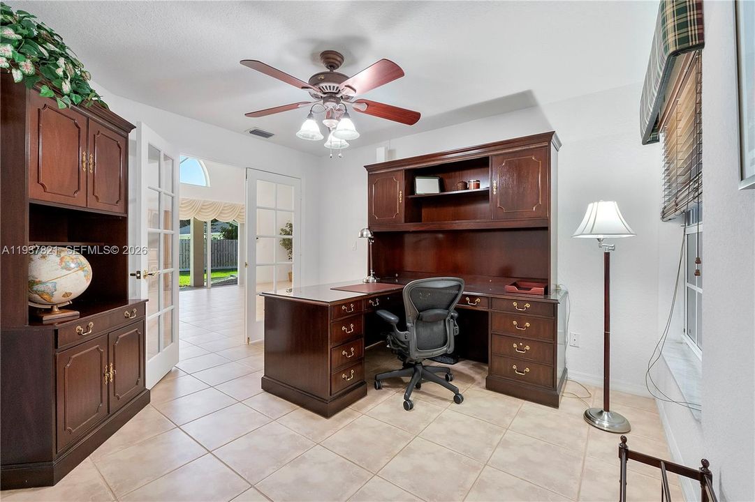 待售: $770,000 (4 贝兹, 2 浴室, 2298 平方英尺)