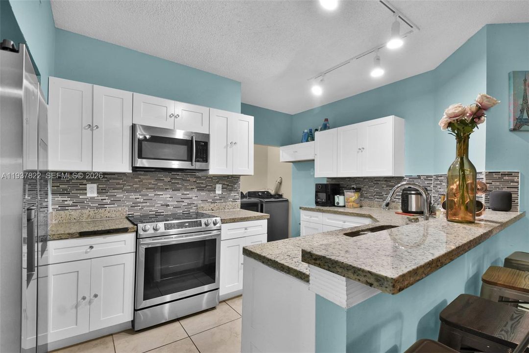 En Venta: $270,000 (3 camas, 2 baños, 1215 Pies cuadrados)