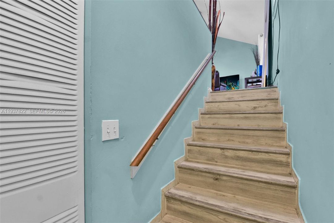 En Venta: $270,000 (3 camas, 2 baños, 1215 Pies cuadrados)