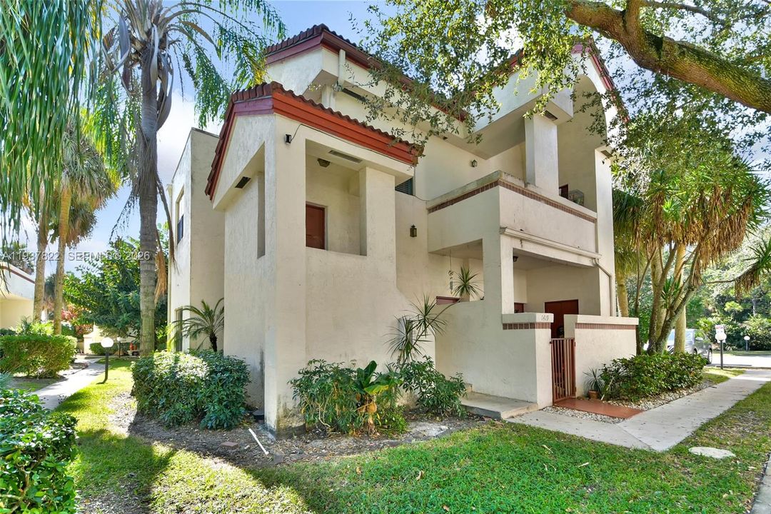 En Venta: $270,000 (3 camas, 2 baños, 1215 Pies cuadrados)