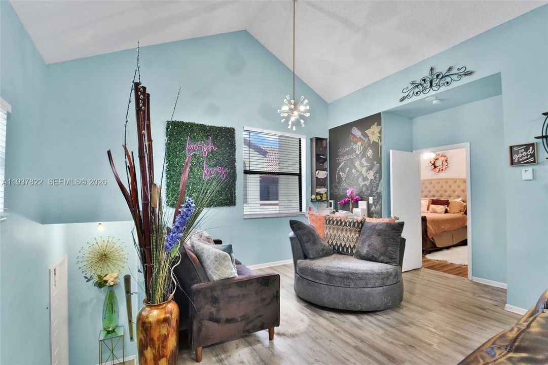 En Venta: $270,000 (3 camas, 2 baños, 1215 Pies cuadrados)