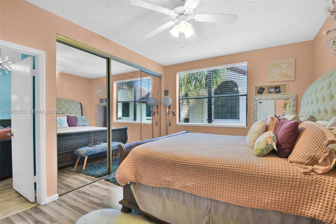 En Venta: $270,000 (3 camas, 2 baños, 1215 Pies cuadrados)