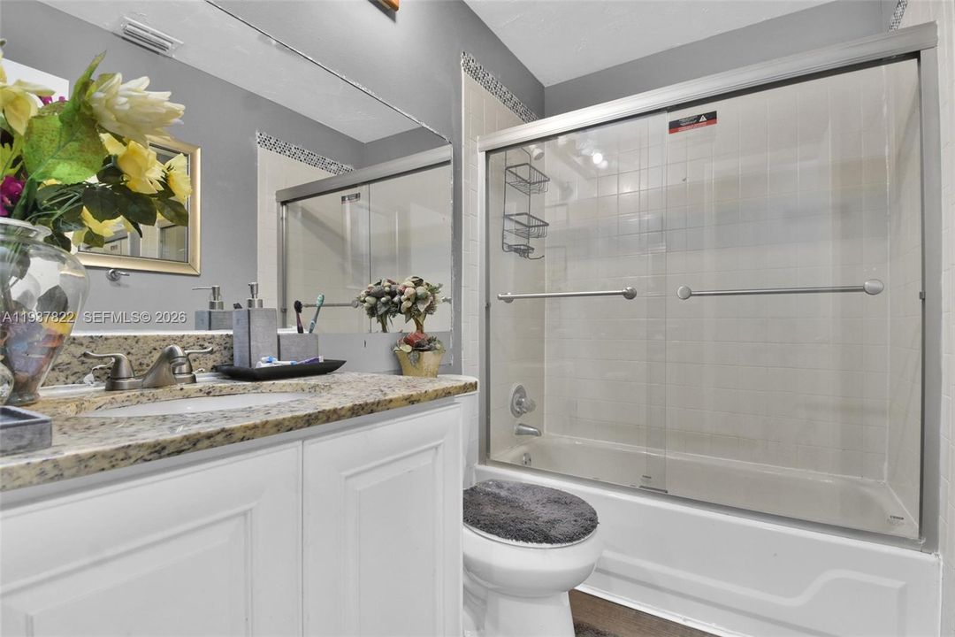 En Venta: $270,000 (3 camas, 2 baños, 1215 Pies cuadrados)