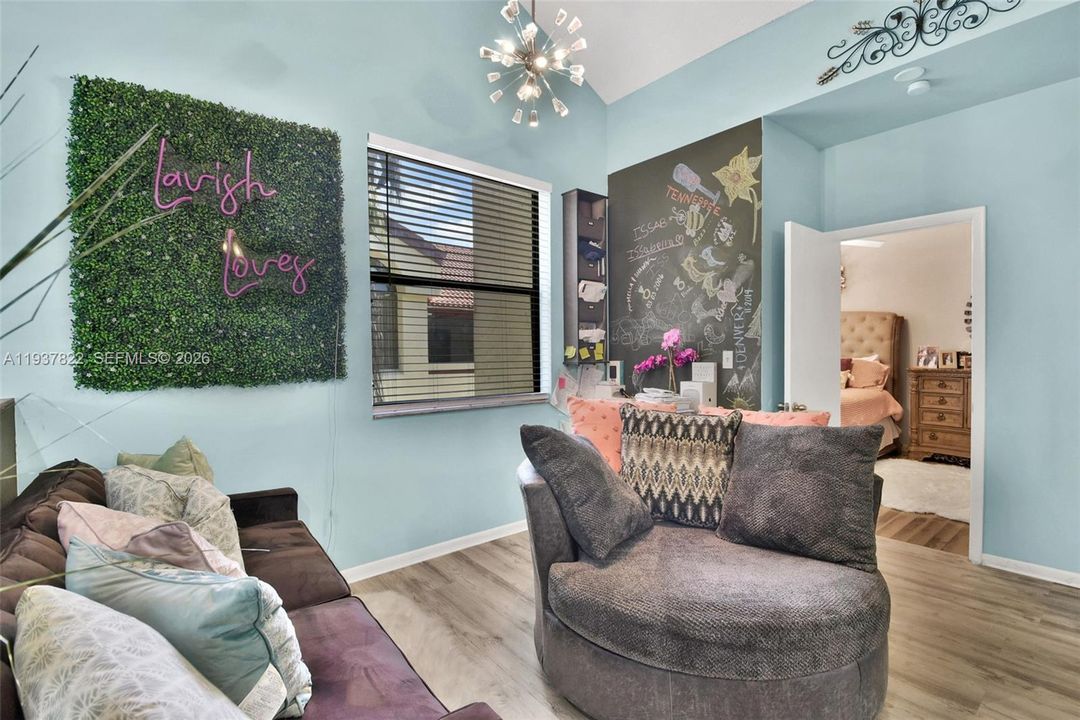 En Venta: $270,000 (3 camas, 2 baños, 1215 Pies cuadrados)