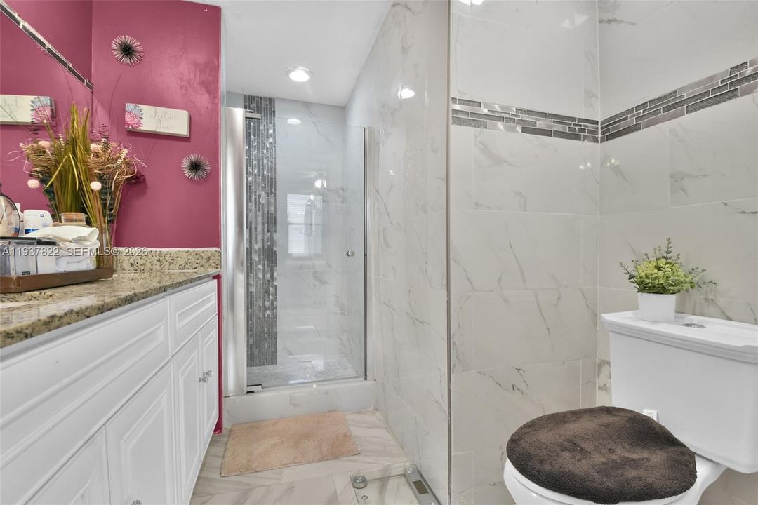 En Venta: $270,000 (3 camas, 2 baños, 1215 Pies cuadrados)