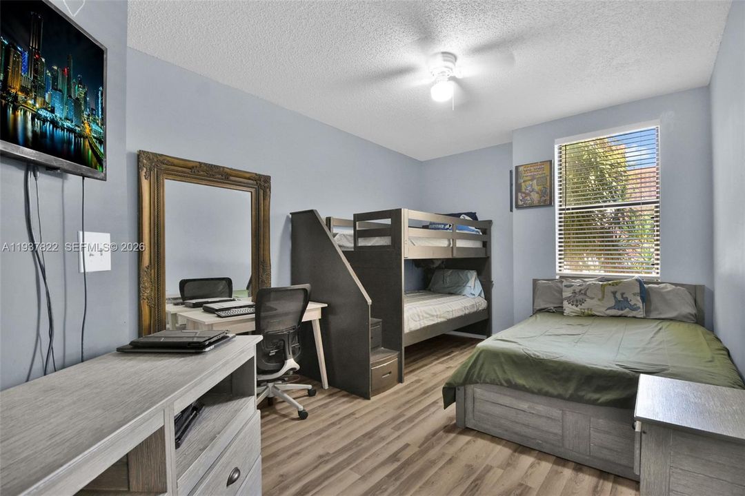 En Venta: $270,000 (3 camas, 2 baños, 1215 Pies cuadrados)