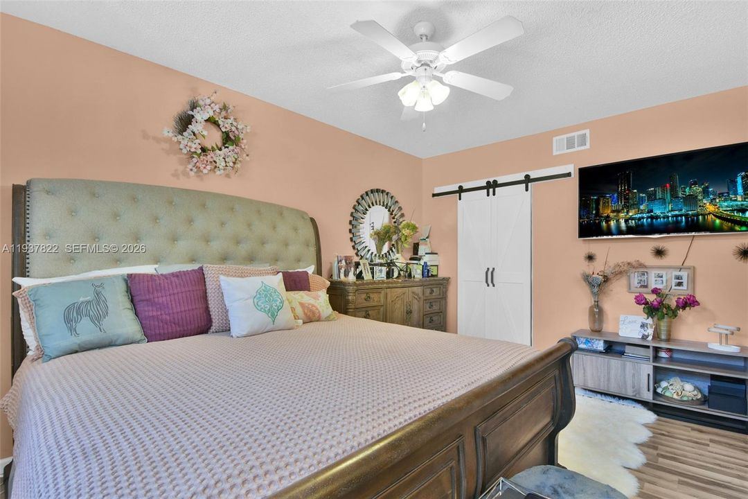 En Venta: $270,000 (3 camas, 2 baños, 1215 Pies cuadrados)