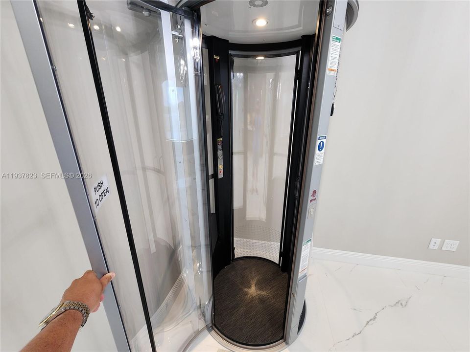 For Rent: $16,000 (5 beds, 5 baths, 5292 Square Feet)