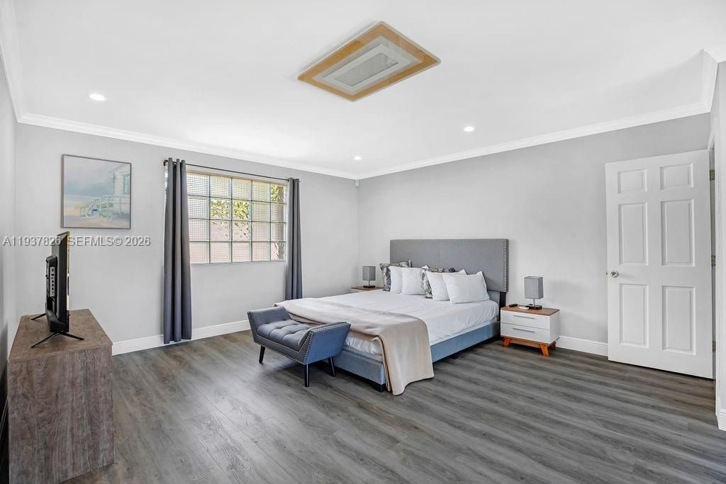 For Sale: $999,999 (4 beds, 3 baths, 2296 Square Feet)