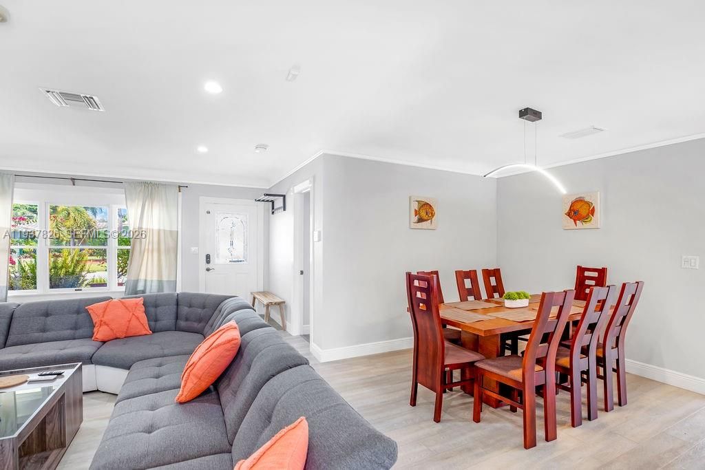 For Sale: $999,999 (4 beds, 3 baths, 2296 Square Feet)