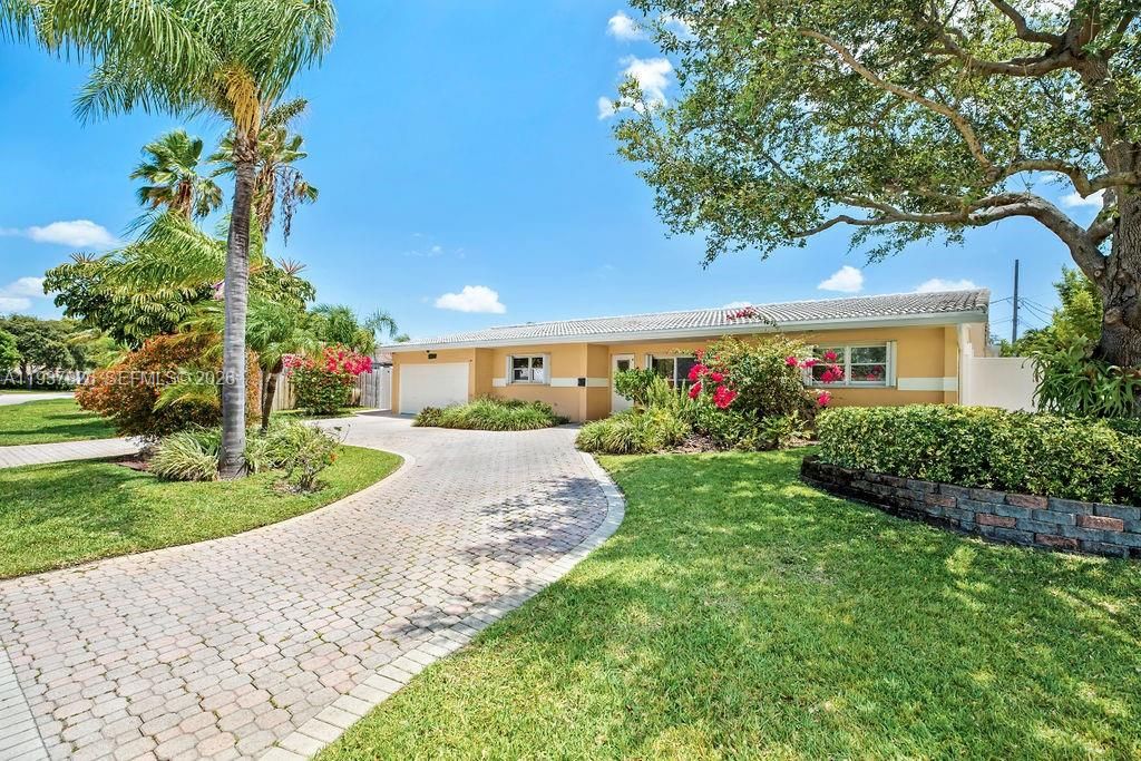 For Sale: $999,999 (4 beds, 3 baths, 2296 Square Feet)