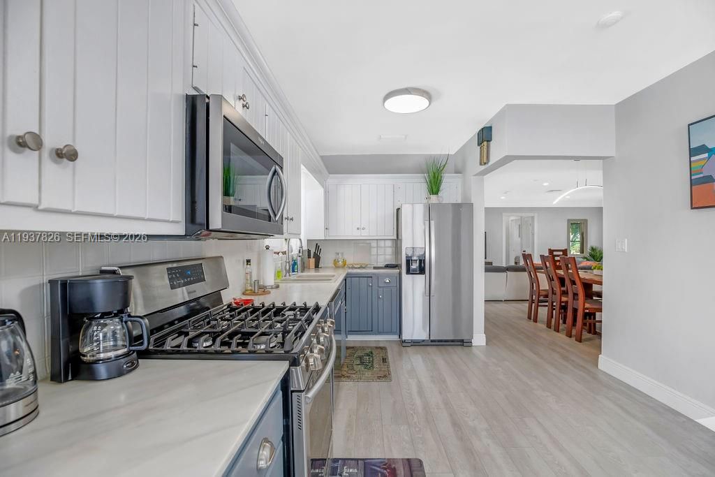 For Sale: $999,999 (4 beds, 3 baths, 2296 Square Feet)