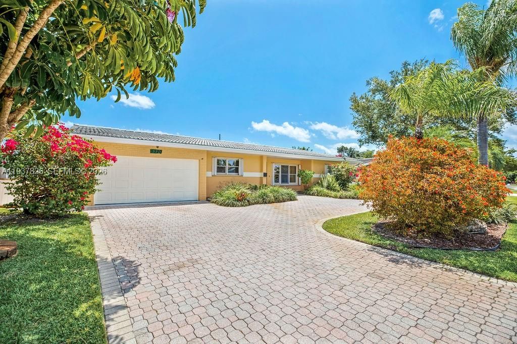 For Sale: $999,999 (4 beds, 3 baths, 2296 Square Feet)