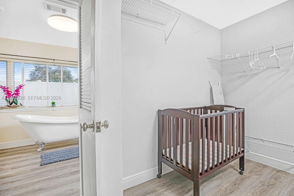 For Sale: $999,999 (4 beds, 3 baths, 2296 Square Feet)