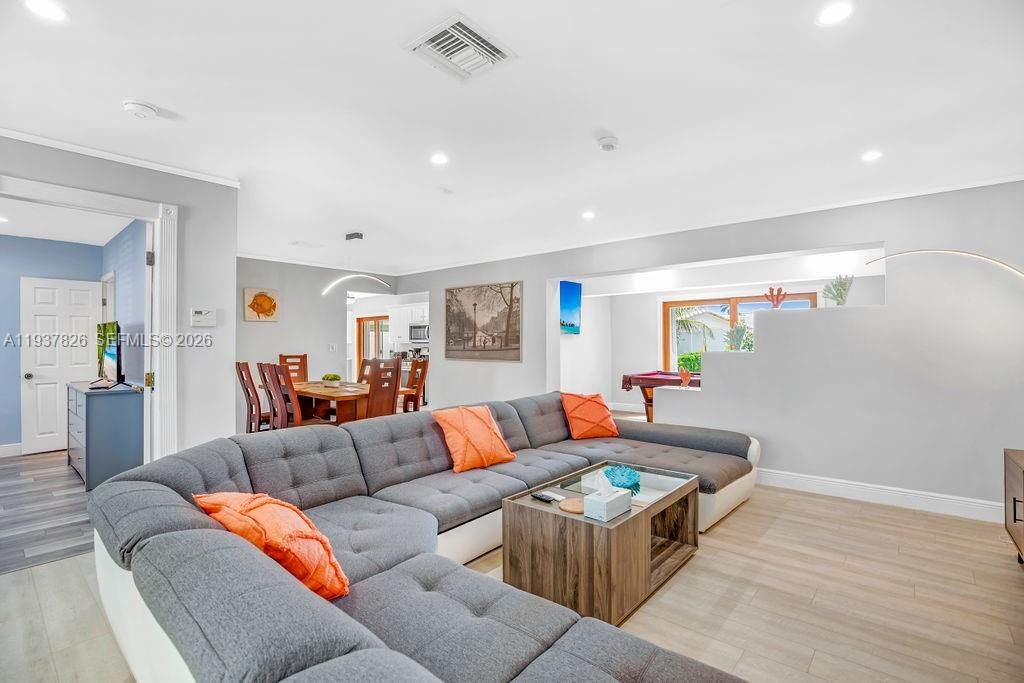 For Sale: $999,999 (4 beds, 3 baths, 2296 Square Feet)