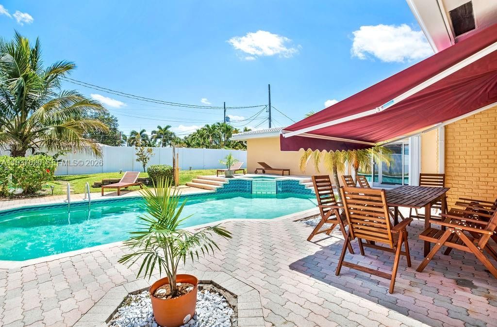 For Sale: $999,999 (4 beds, 3 baths, 2296 Square Feet)