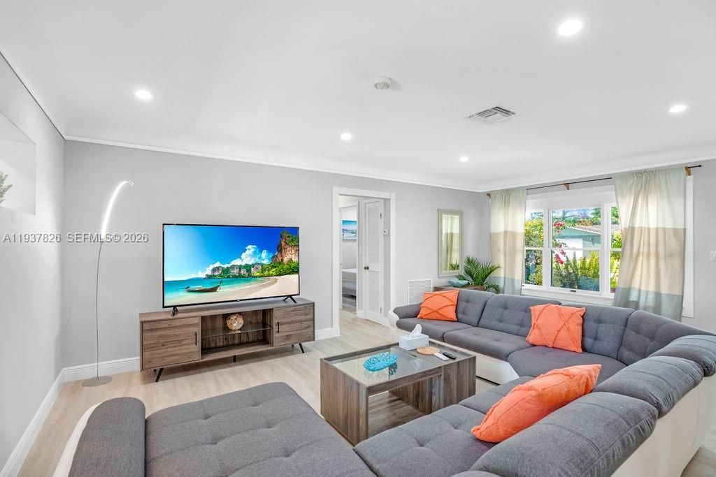 For Sale: $999,999 (4 beds, 3 baths, 2296 Square Feet)