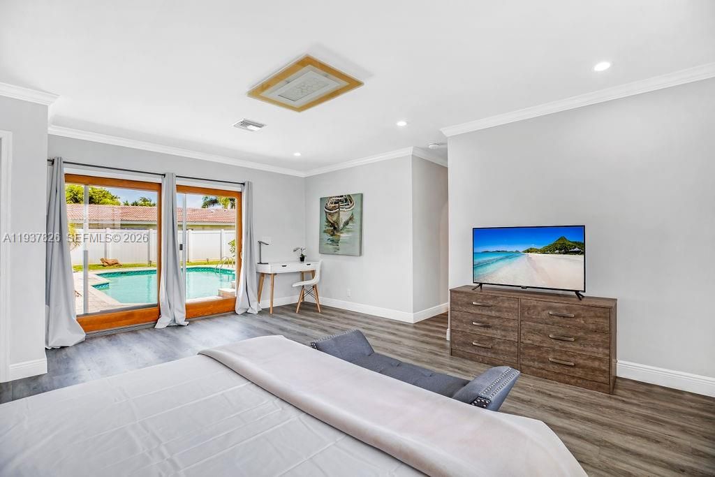 For Sale: $999,999 (4 beds, 3 baths, 2296 Square Feet)