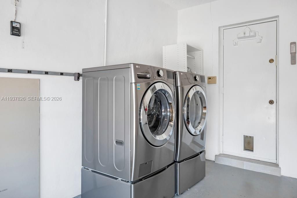 For Sale: $999,999 (4 beds, 3 baths, 2296 Square Feet)