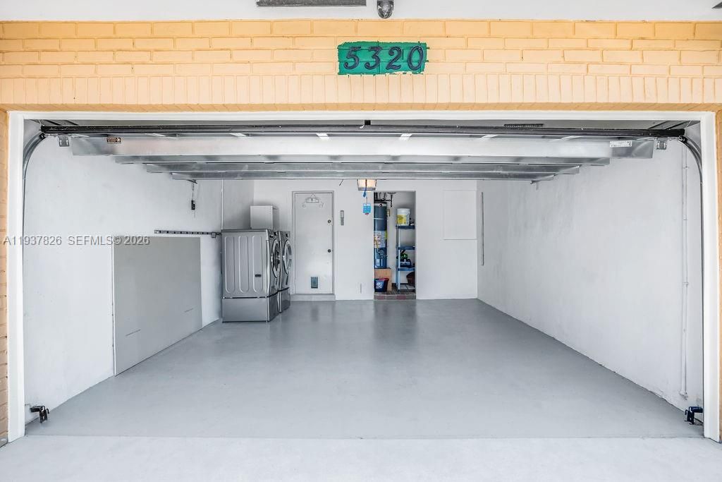 For Sale: $999,999 (4 beds, 3 baths, 2296 Square Feet)