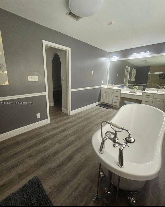 For Sale: $999,999 (4 beds, 3 baths, 2296 Square Feet)