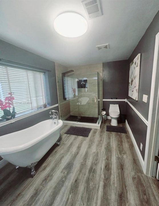 For Sale: $999,999 (4 beds, 3 baths, 2296 Square Feet)