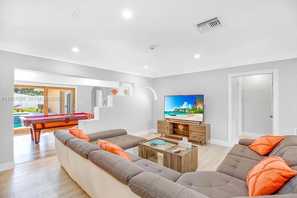 For Sale: $999,999 (4 beds, 3 baths, 2296 Square Feet)