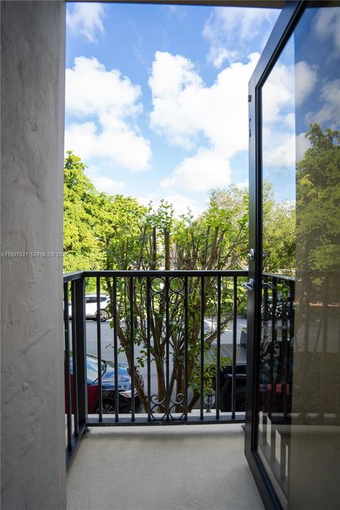 For Rent: $3,975 (2 beds, 2 baths, 1614 Square Feet)