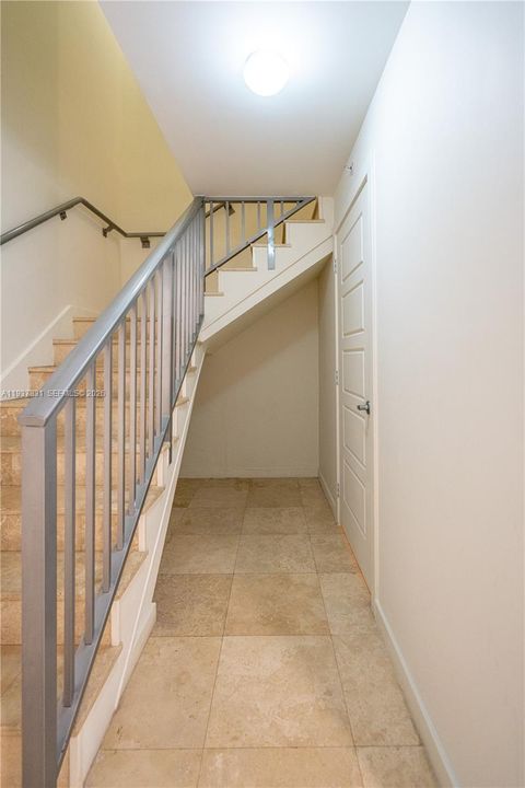 For Rent: $3,975 (2 beds, 2 baths, 1614 Square Feet)