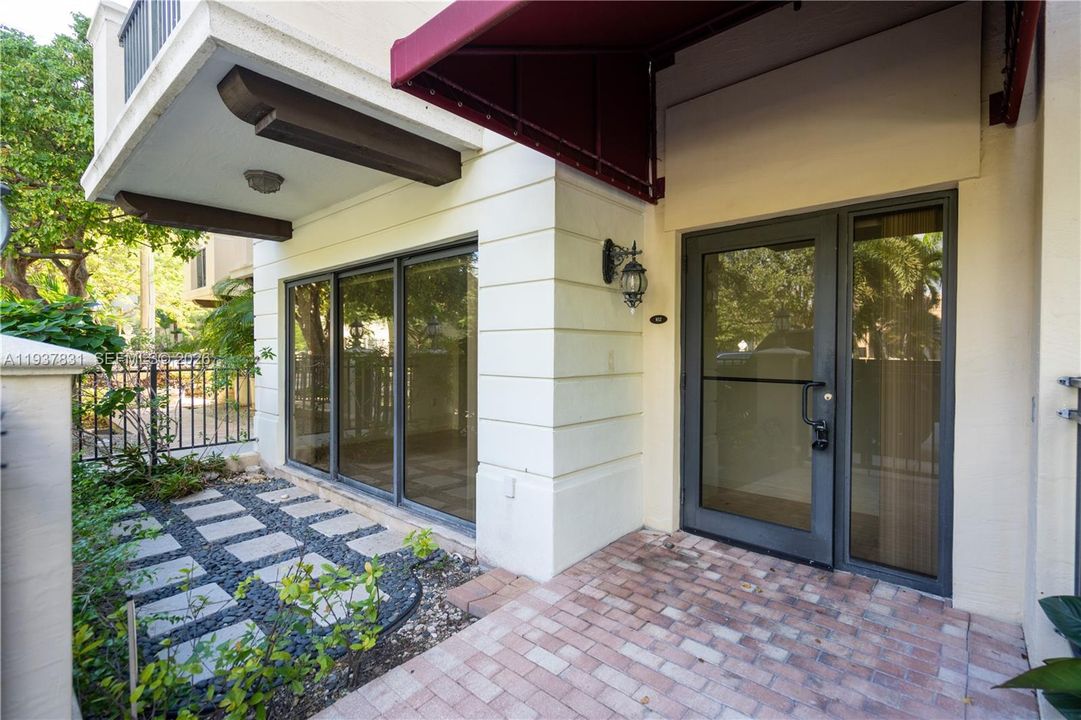 For Rent: $3,975 (2 beds, 2 baths, 1614 Square Feet)