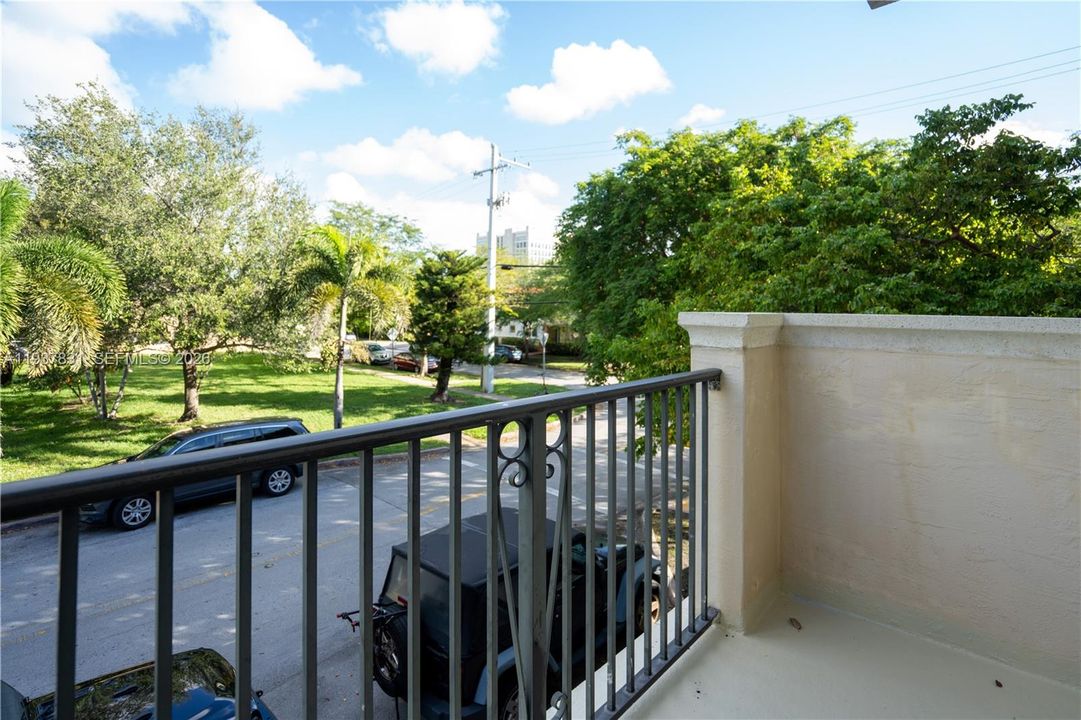 For Rent: $3,975 (2 beds, 2 baths, 1614 Square Feet)