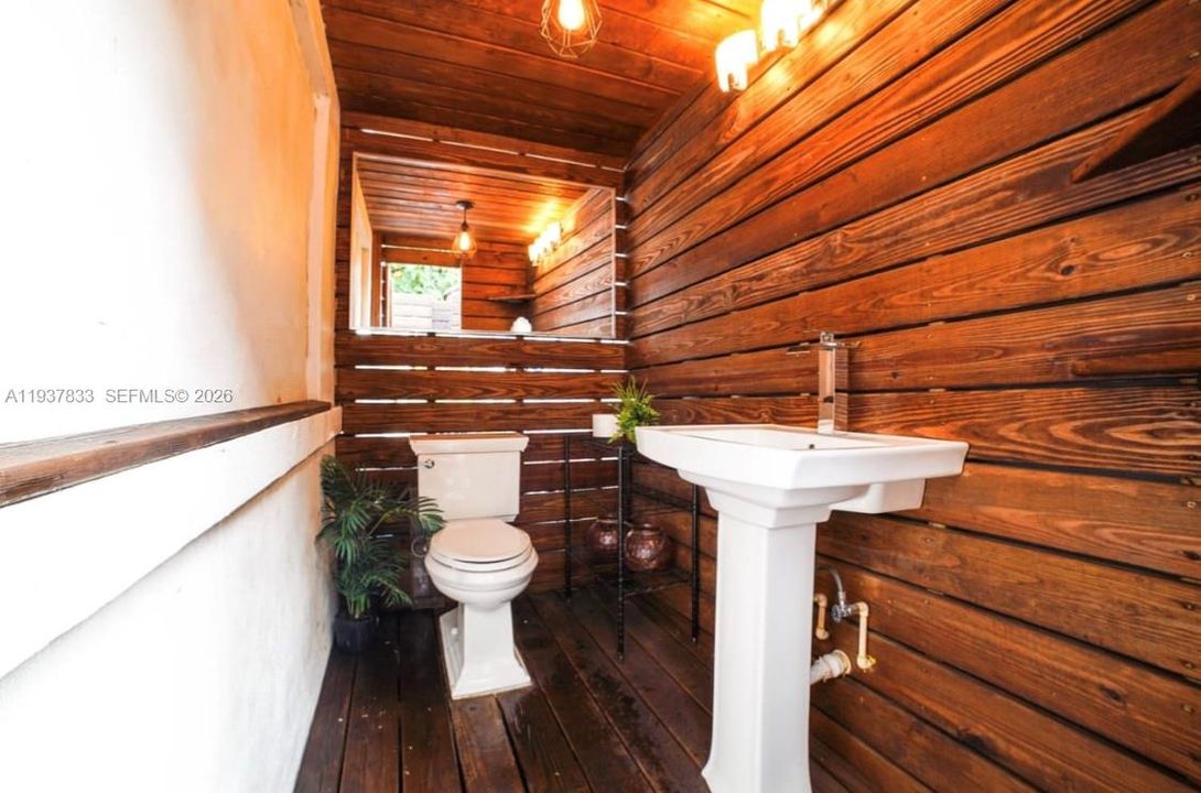 出租: $3,000 (2 贝兹, 2 浴室, 720 平方英尺)