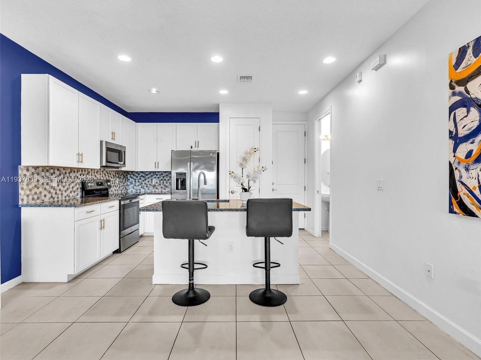 En Venta: $409,500 (3 camas, 2 baños, 1766 Pies cuadrados)