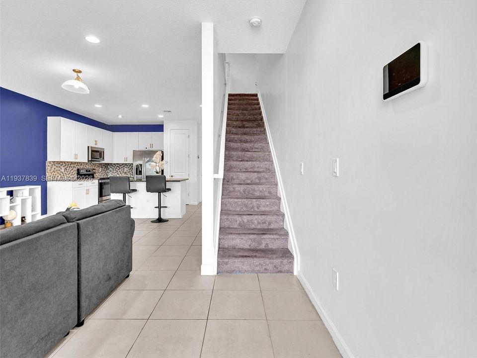 En Venta: $409,500 (3 camas, 2 baños, 1766 Pies cuadrados)